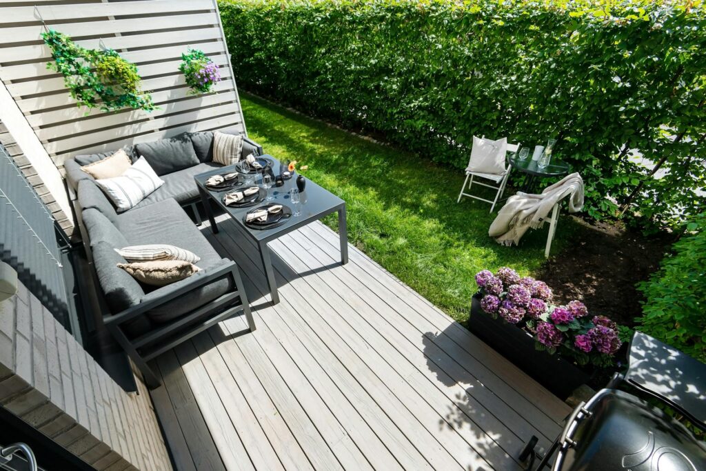 deck features for entertaining